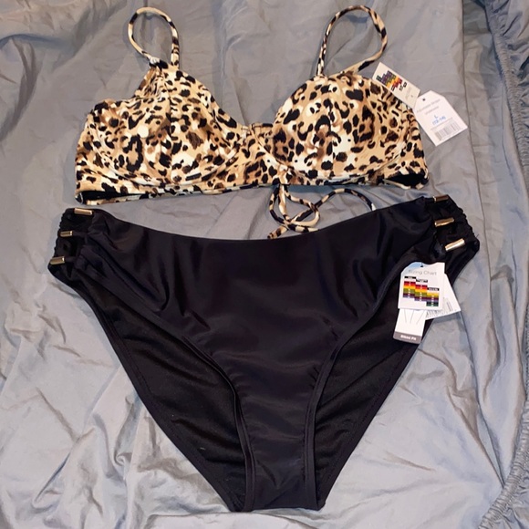 Cheetah bikini, new with tags, underwire,cheetah top,black bottoms size Large - Picture 2 of 9